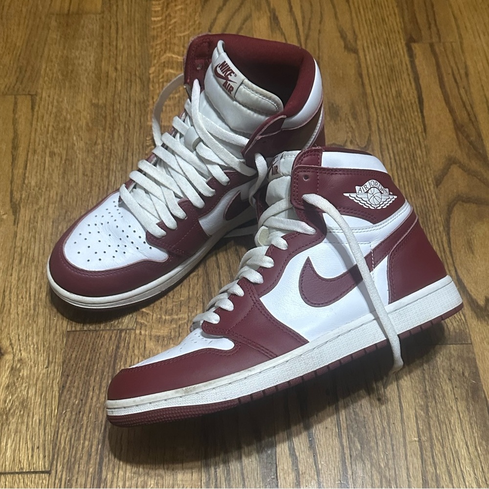 Air Jordan 1 Retro High OG 'Artisanal Red' Sneakers